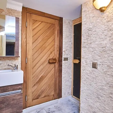 Amber & 4* Istanbul