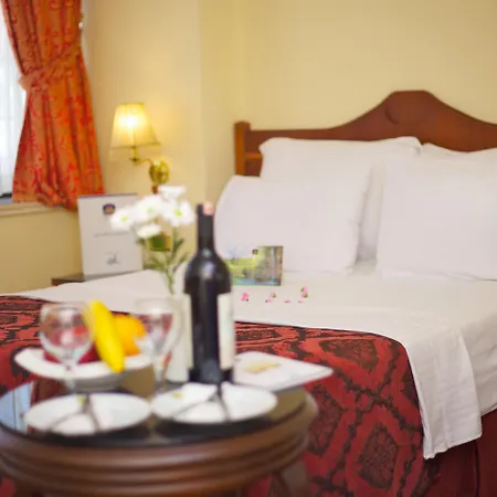 Hotel Amber & 4*