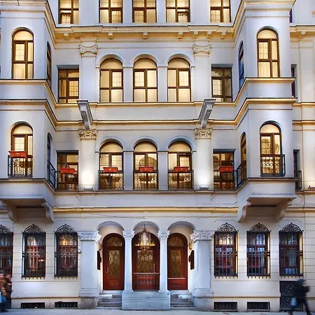Hotel Amber & 4*