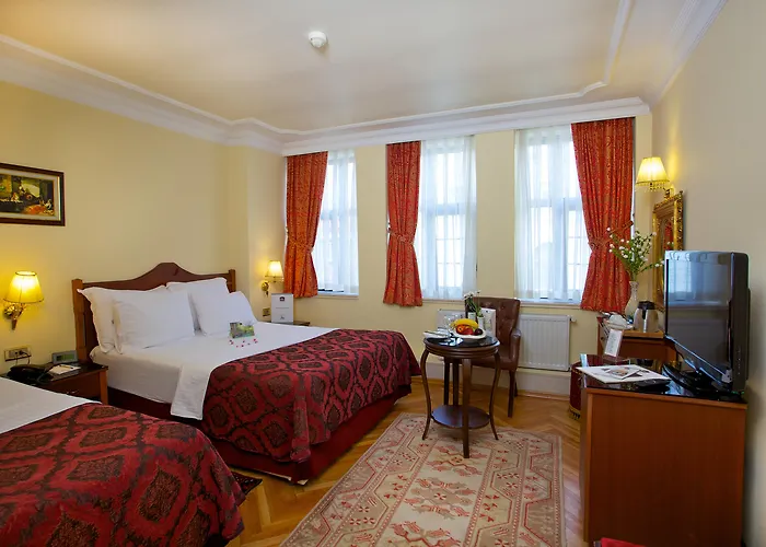 Amber & Отель 4*