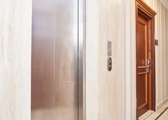 Отель Amber & 4*