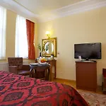 Отель Amber &